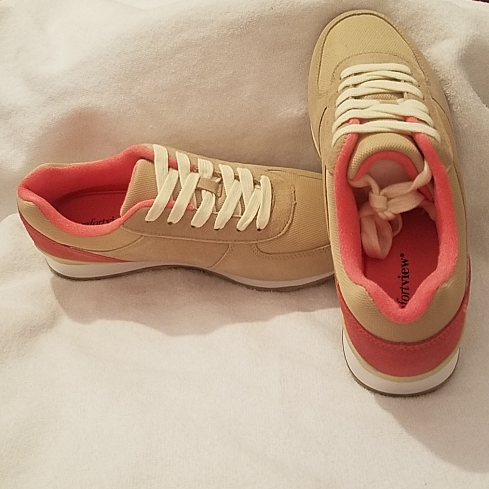Suede Sneaker-NIB